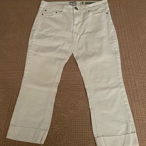 Indigo Rein size 9 white Capri pants